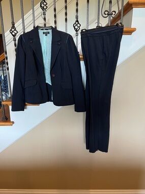 Bebe navy Pinstripe Women's Blazer size 6 & Trouser size 4 Suit